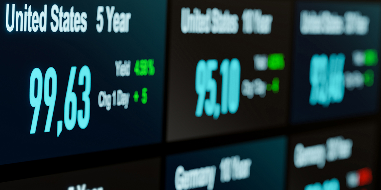 Germany and United States government bonds, yield and price information. Bond market trading, interest rates, treasury bonds, investment. Germany and United States government bonds, yield and price information. Bond market trading, interest rates, treasury bonds, investment.