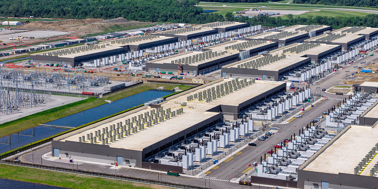 photo of construction of a large sprawling data center for artificial intelligence photo of construction of a large sprawling data center for artificial intelligence